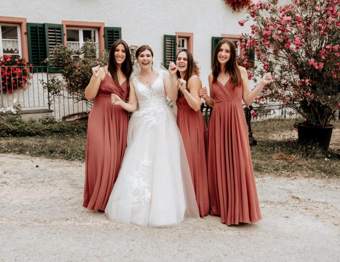 Hochzeit Arlesheim Sektempfang Braut Mit Brautjungern